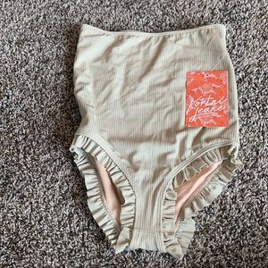 NWT Kortni Jeane ribbed warm taupe ruffled around bottom size 10 / 11